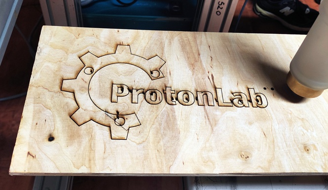 Próba wycięcia grafiki z drewnianej sklejki