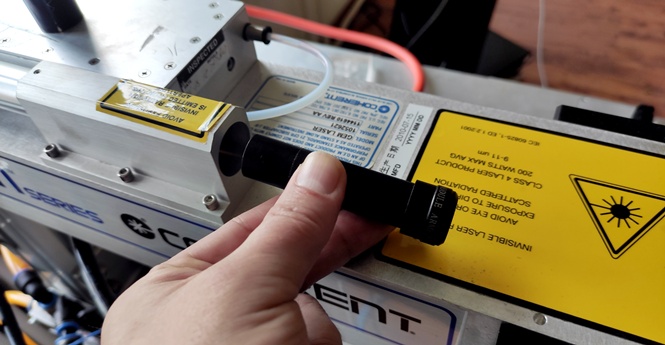 Wskaźnik laserowy ze światłem widzialnym — czerwonym