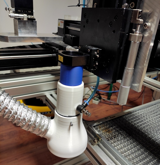 Wydrukowany na drukarce 3D kołnierz do odciągu spalin od góry